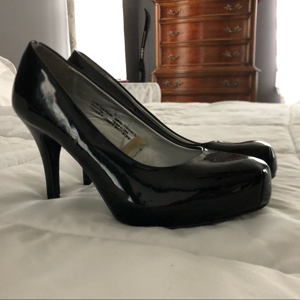 Mossimo faux patent leather pumps